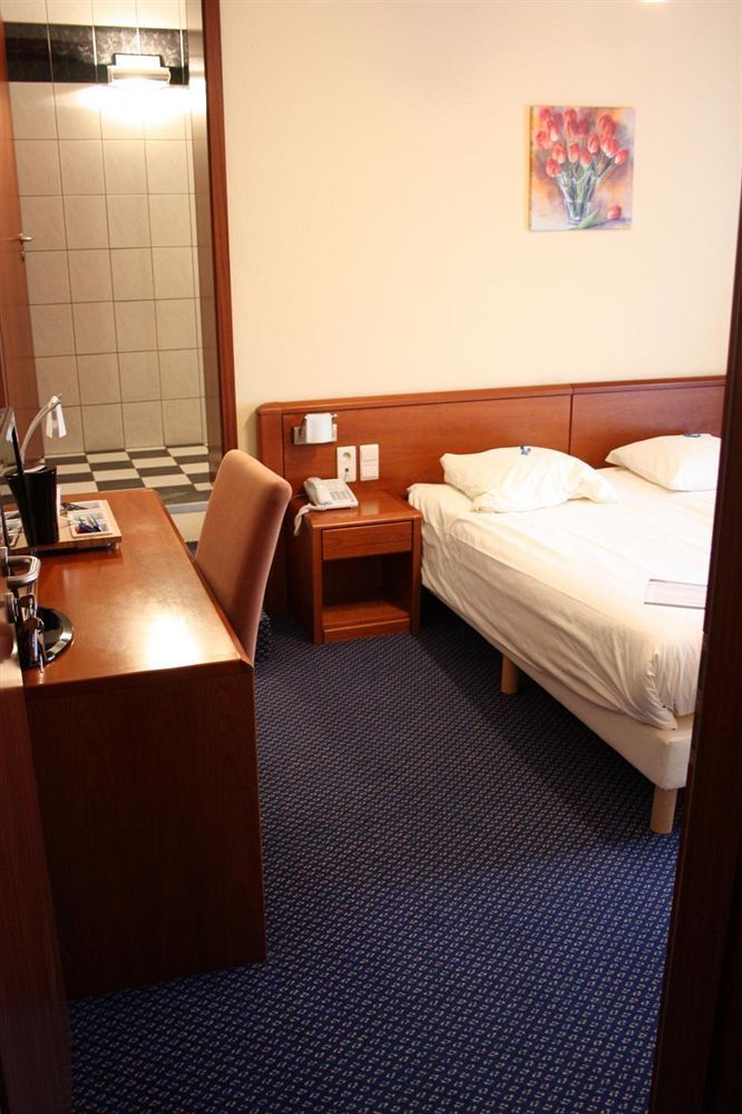 Hotel Royal Zelzate Bagian luar foto